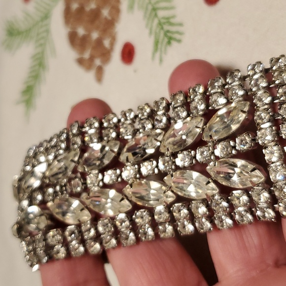 💥SOLD💥Weiss Rhinstone Bracelet - Picture 6 of 8
